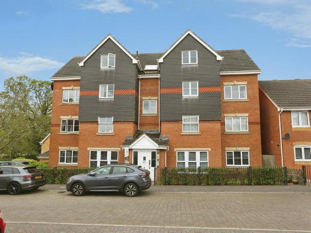 2 bedroom ground flat for sale