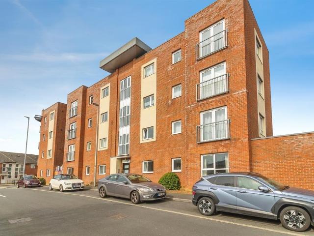 2 bedroom ground flat for sale