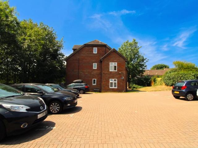 2 bedroom ground flat for sale