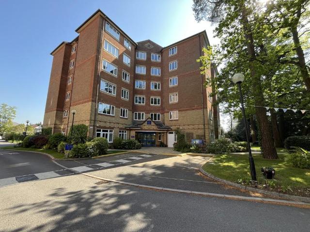 2 bedroom ground flat for sale