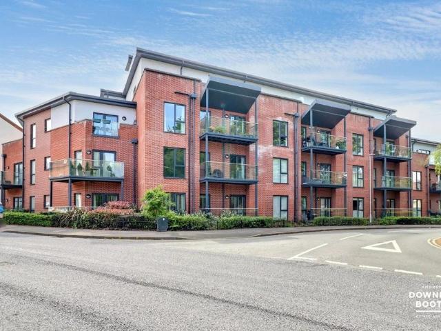 2 bedroom ground flat for sale