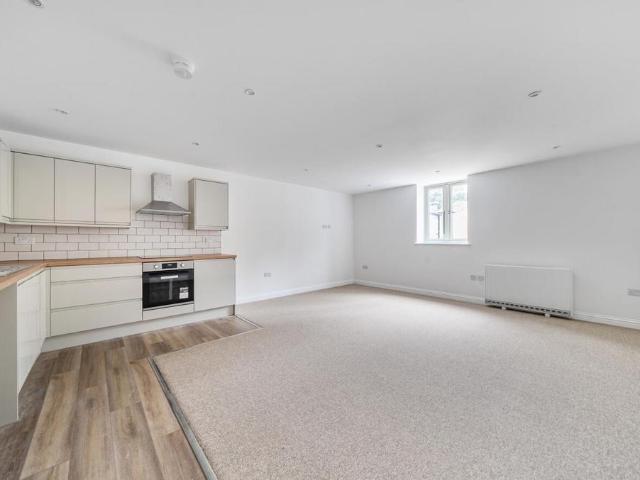 2 bedroom ground flat for sale