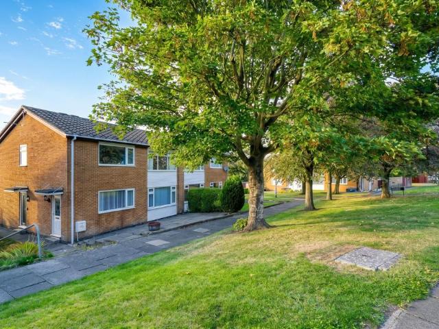 2 bedroom ground flat for sale