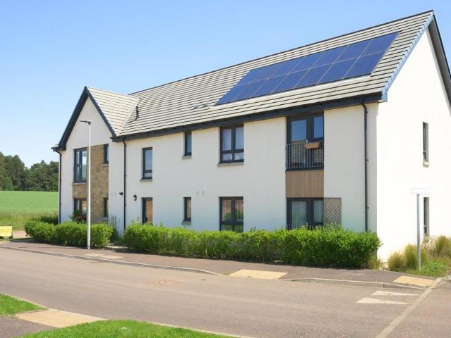 2 bedroom ground flat for sale