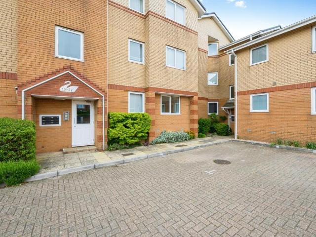 2 bedroom ground flat for sale