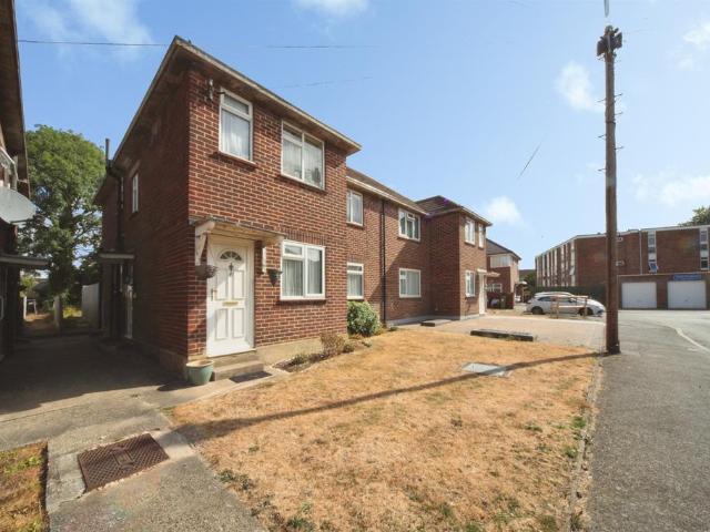 2 bedroom ground flat for sale