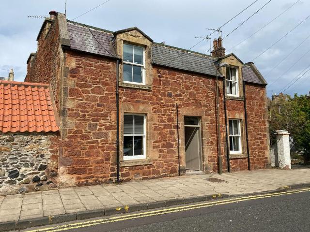 2 bedroom ground flat for sale