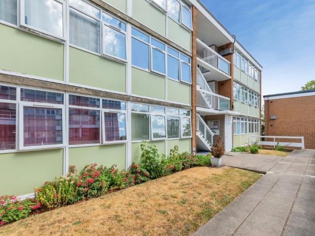 2 bedroom ground flat for sale