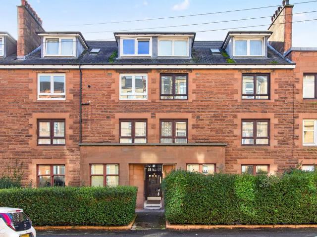 2 bedroom ground flat for sale