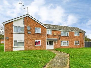 2 bedroom ground flat for sale