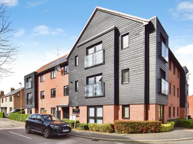 2 bedroom ground flat for sale