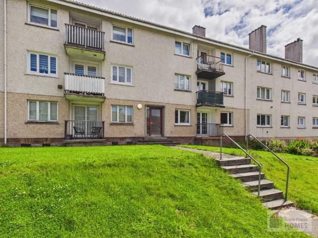 2 bedroom ground flat for sale