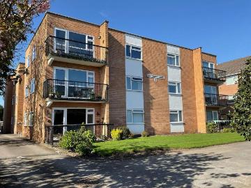 2 bedroom ground flat for sale