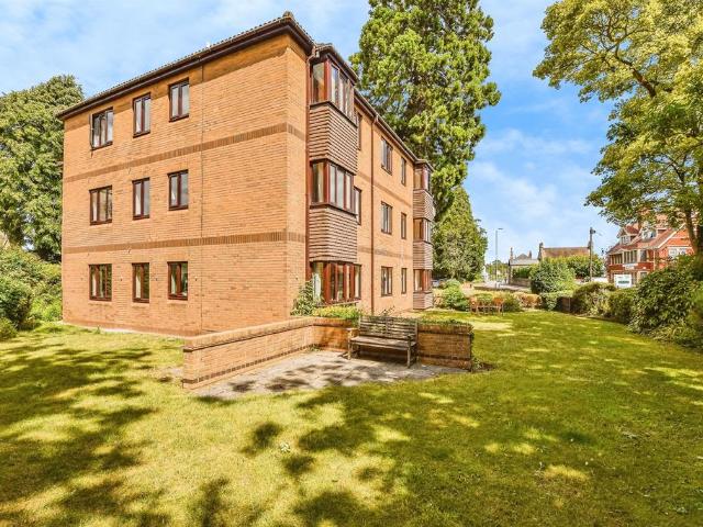 2 bedroom ground flat for sale