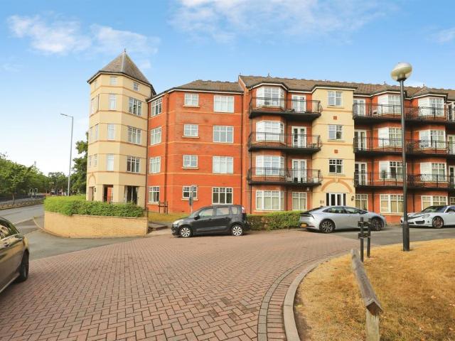 2 bedroom ground flat for sale