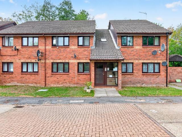 2 bedroom ground flat for sale