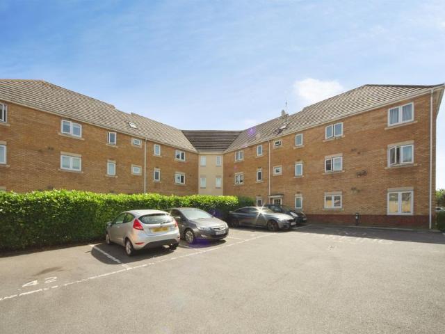 2 bedroom ground flat for sale