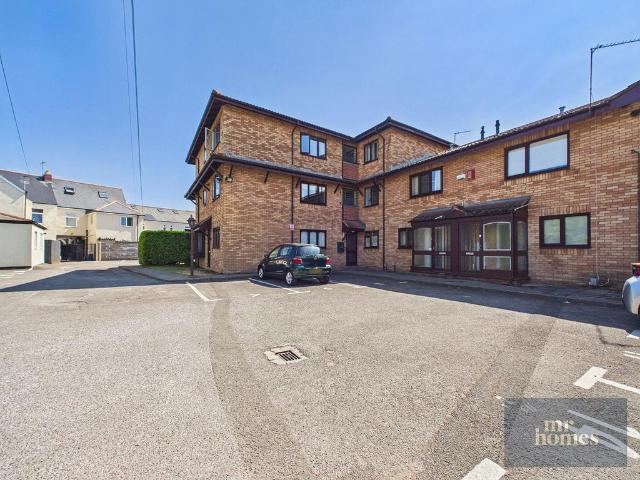 2 bedroom ground flat for sale