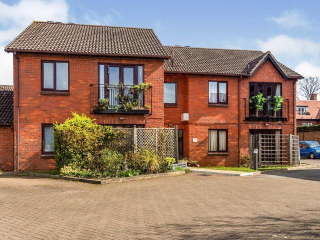 2 bedroom ground flat for sale