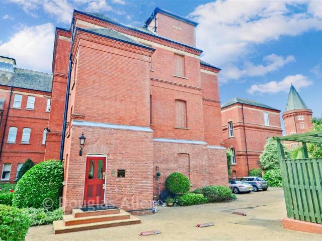 2 bedroom ground flat for sale