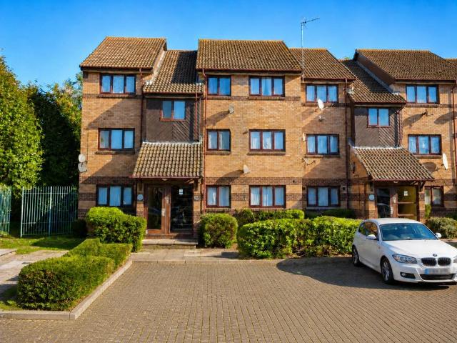 2 bedroom ground flat for sale