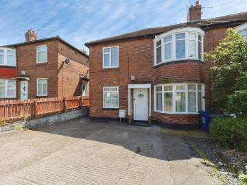 2 bedroom ground flat for sale