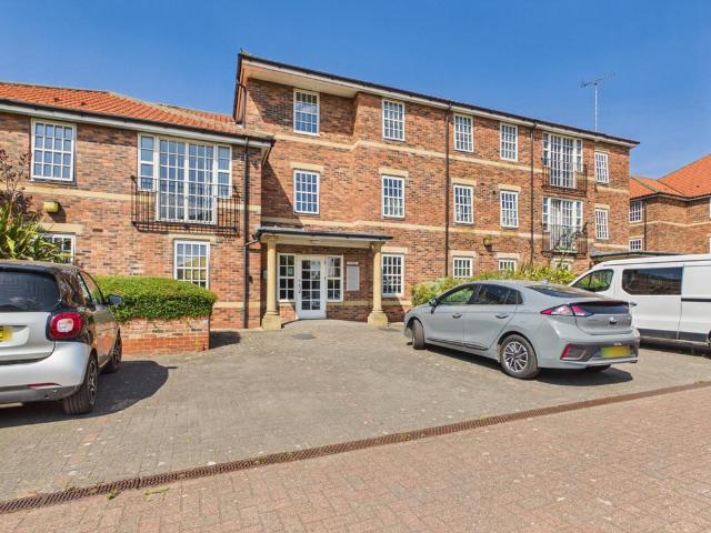 2 bedroom ground flat for sale