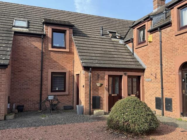 2 bedroom ground flat for sale