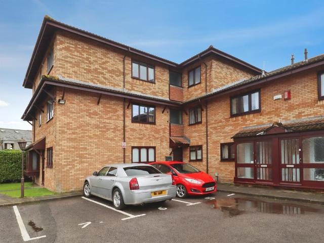 2 bedroom ground flat for sale