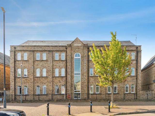 2 bedroom ground flat for sale