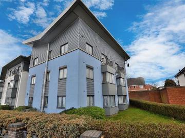 2 bedroom ground flat for sale