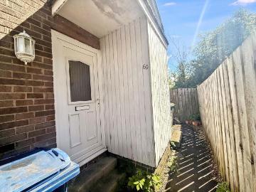 2 bedroom ground flat for sale