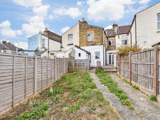 2 bedroom ground flat for sale