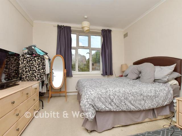 2 bedroom ground flat for sale