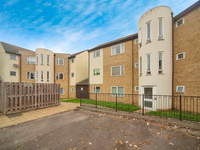 2 bedroom ground flat for sale