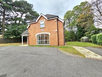 2 bedroom ground flat for sale