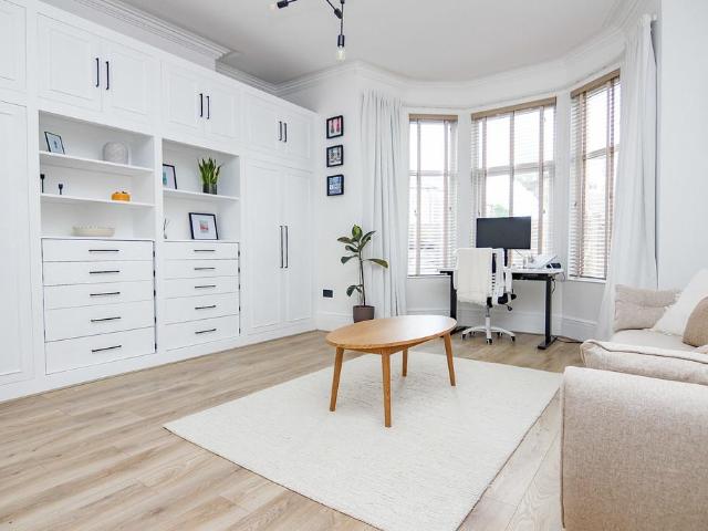 2 bedroom ground flat for sale