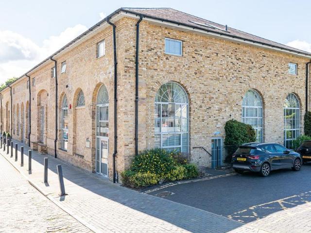 2 bedroom ground flat for sale