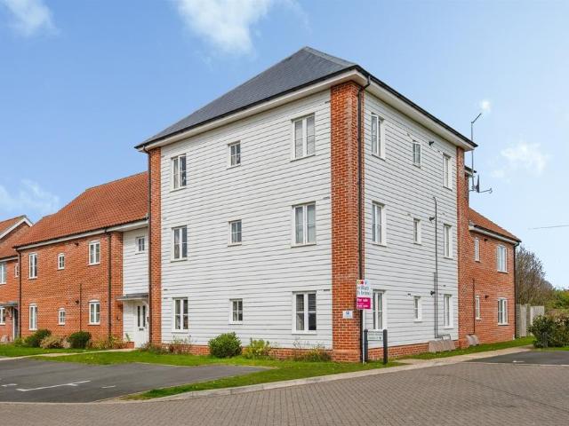 2 bedroom ground flat for sale