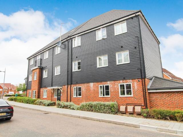 2 bedroom ground flat for sale