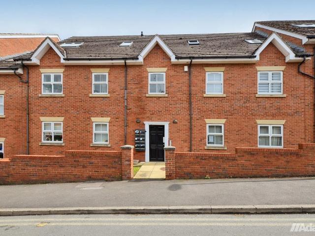 2 bedroom ground flat for sale