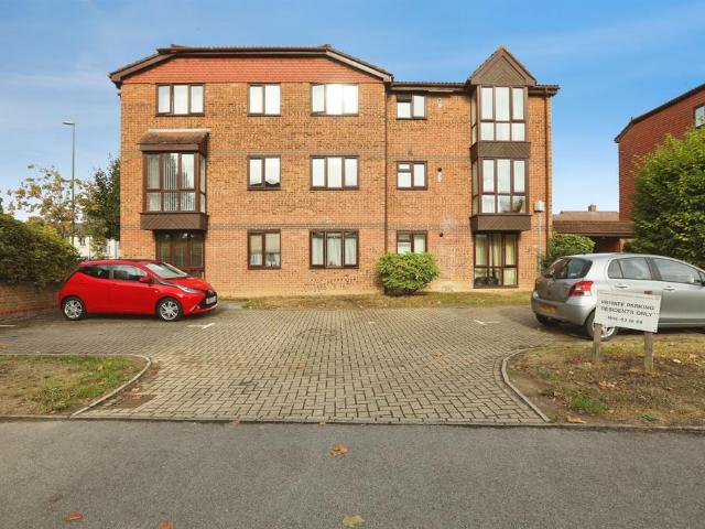 2 bedroom ground flat for sale