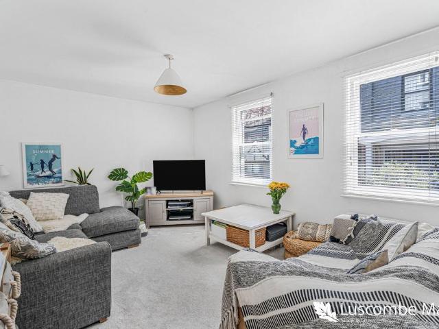 2 bedroom ground flat for sale