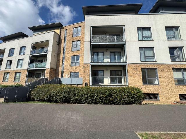 2 bedroom ground flat for sale