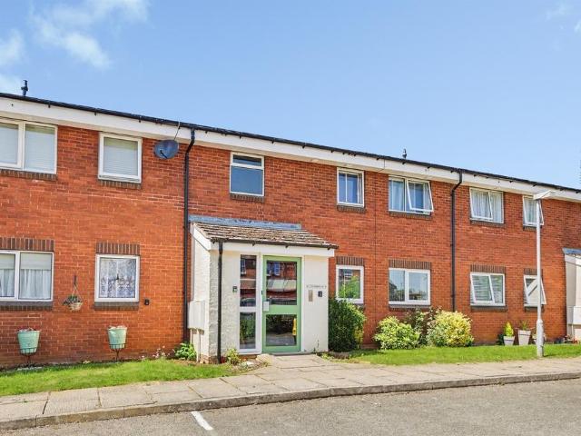 2 bedroom ground flat for sale