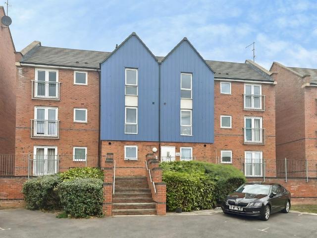 2 bedroom ground flat for sale