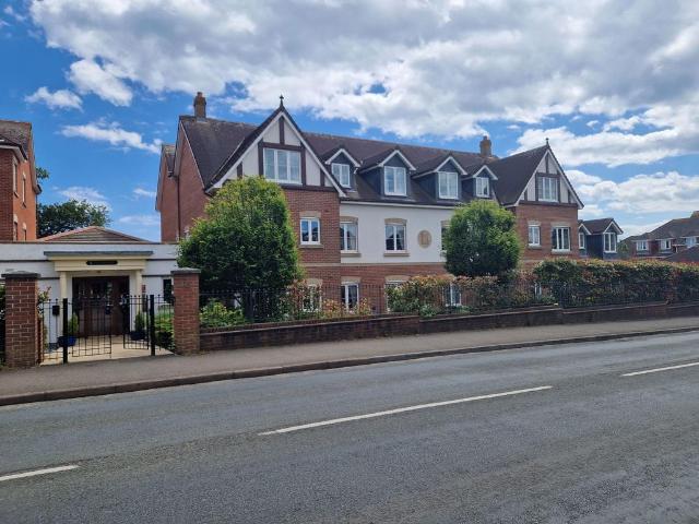 2 bedroom ground flat for sale