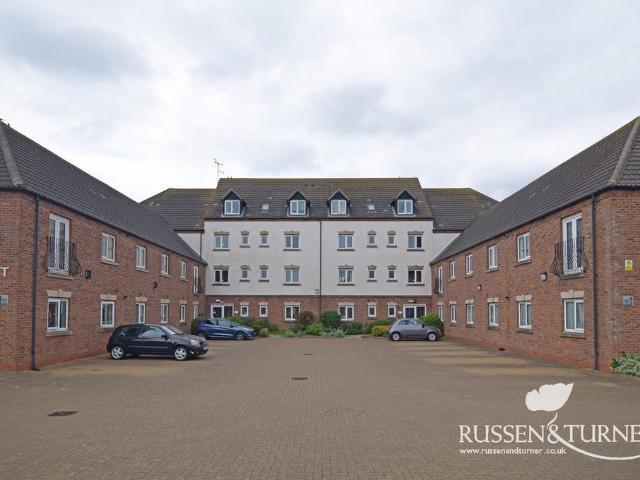 2 bedroom ground flat for sale