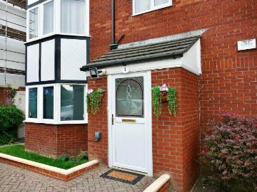 2 bedroom ground flat for sale