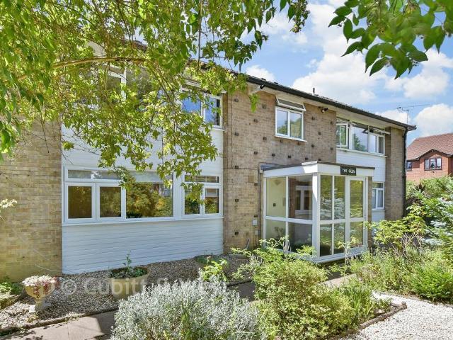 2 bedroom ground flat for sale